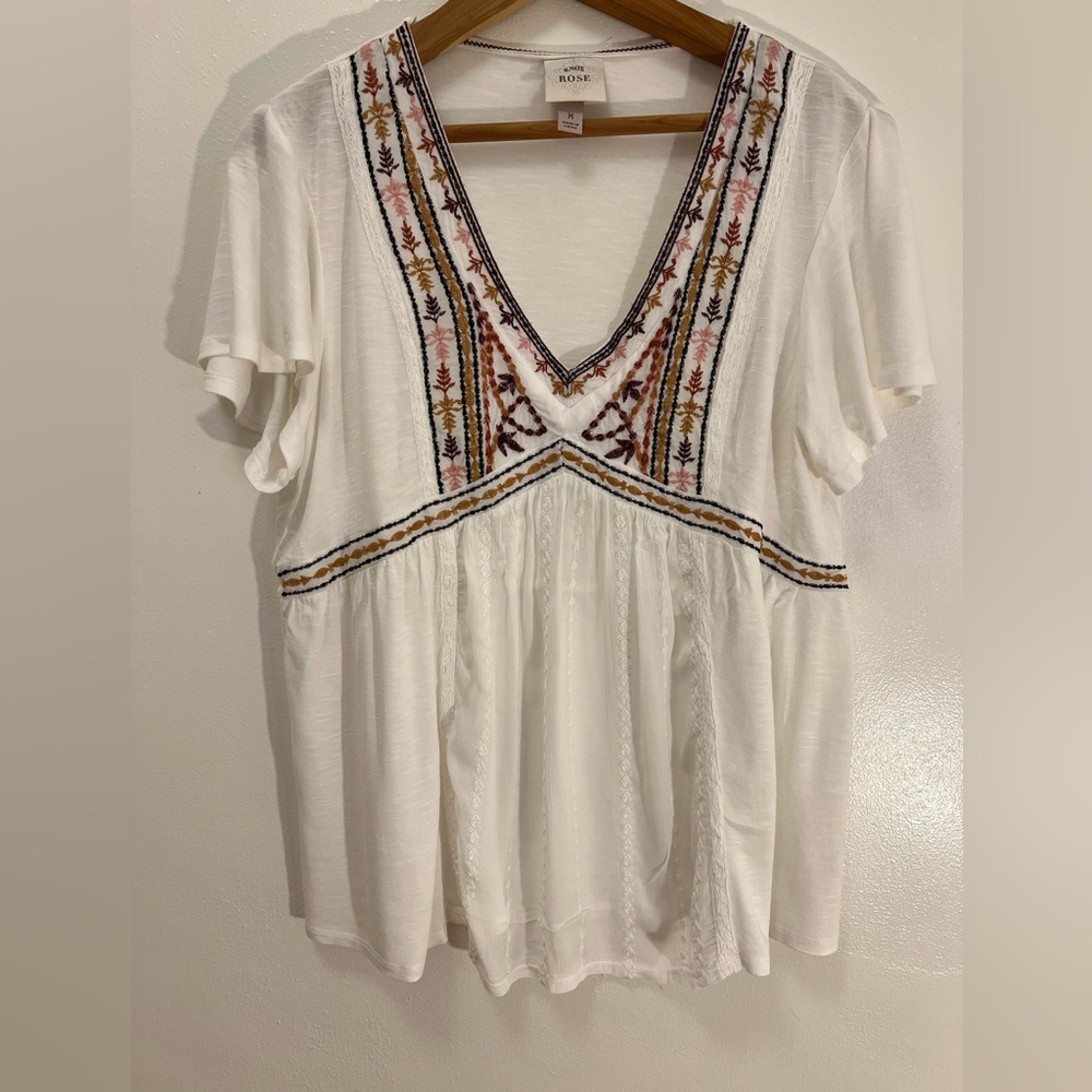 Knox Rose White Women’s Medium Embroidered V-Neck Blouse